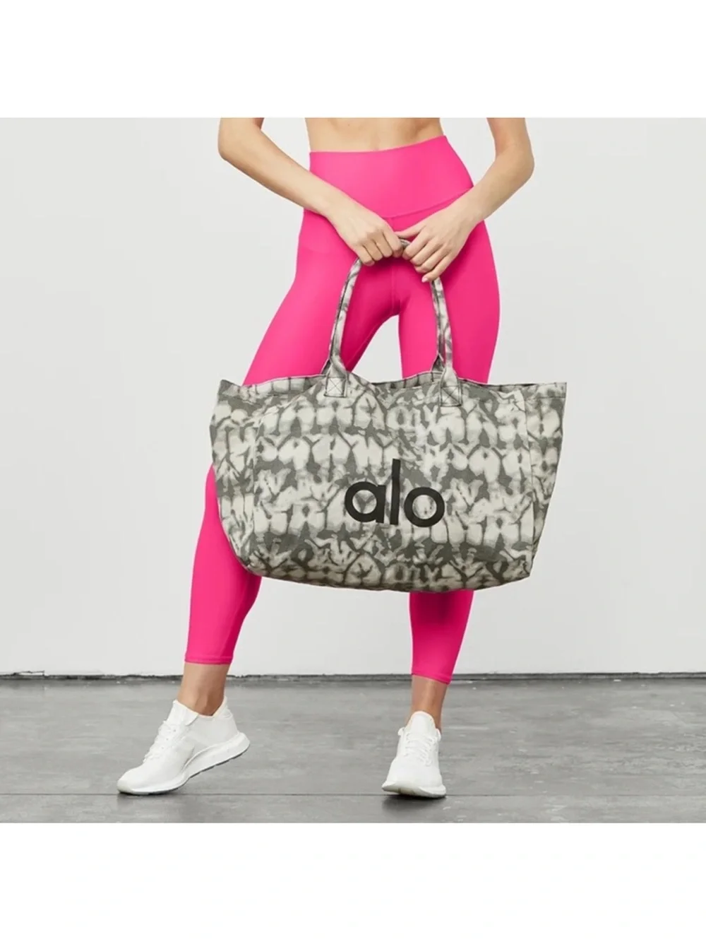 NWT ALO Yoga Gray Tie-Dye Canvas Tote with Black Logo